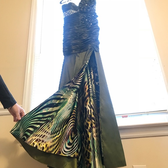 GiGi Olive gown size 2 - Picture 4 of 7